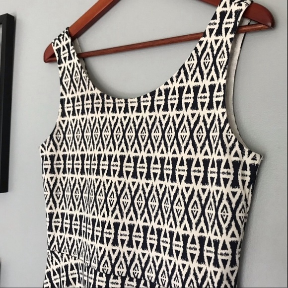 H&M dress. Cute and stretchy - Picture 3 of 6